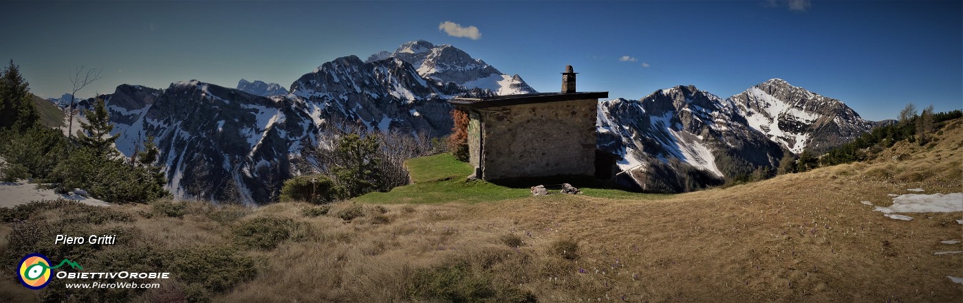 24 Vista panoramica al Roccolo del Tino (1870 m).jpg